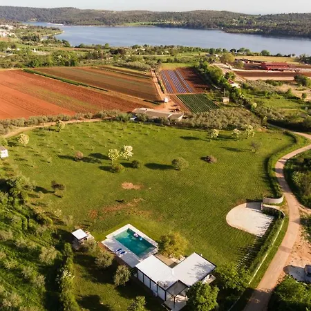 Feriehus Selfness Pomer